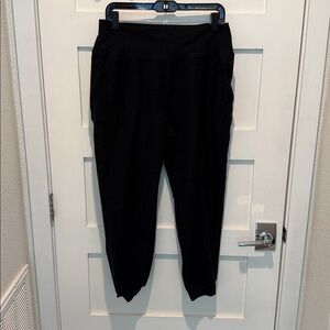 Black Jogger Pants Beyond Yoga